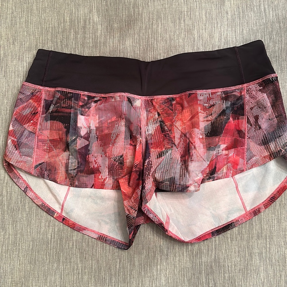 Lululemon Low Rise Speed Up shorts